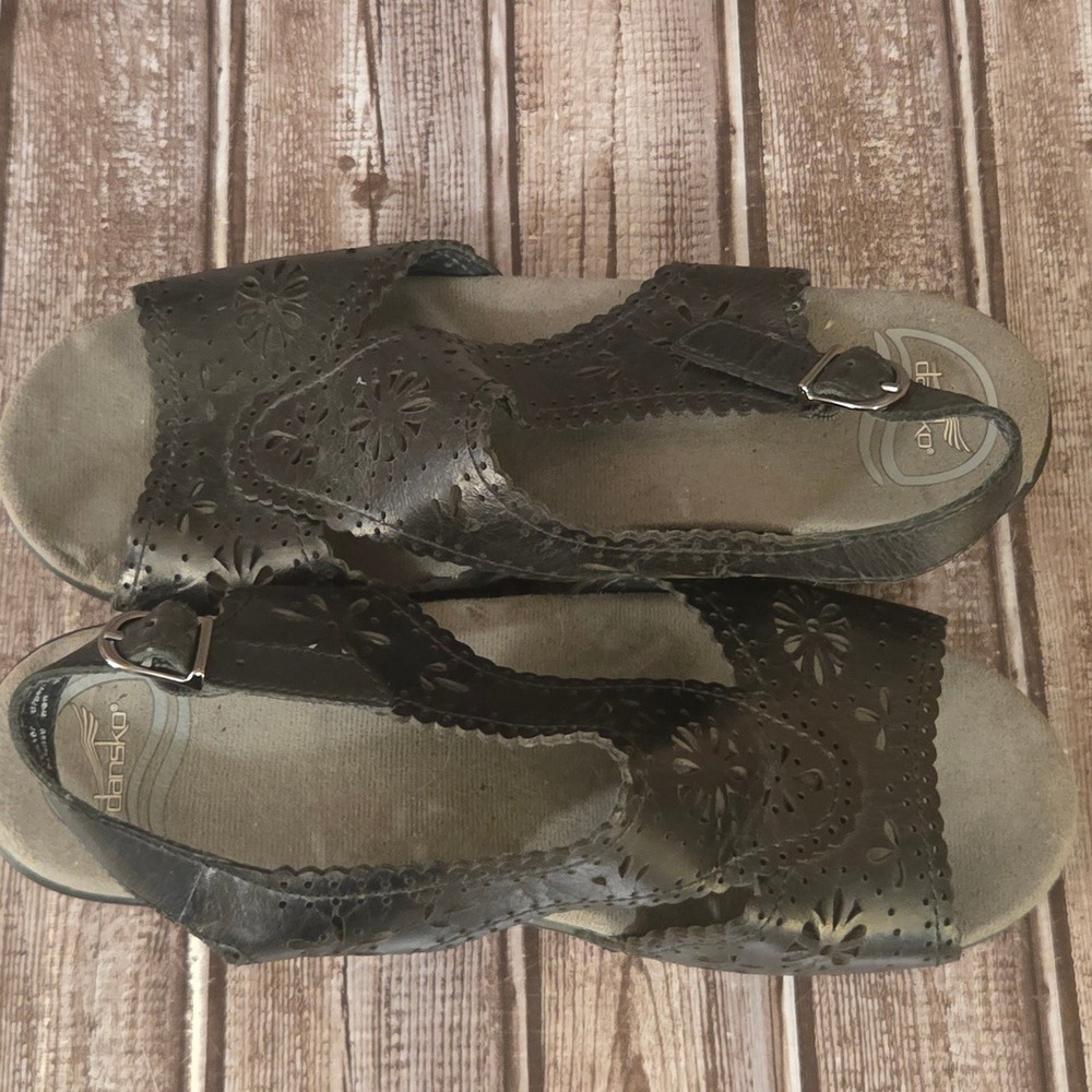 Sz 40 / 9.5-10 Dansko Sapphire Black Leather Floral Laser Cut Wedge Sandals Good - Picture 5 of 7